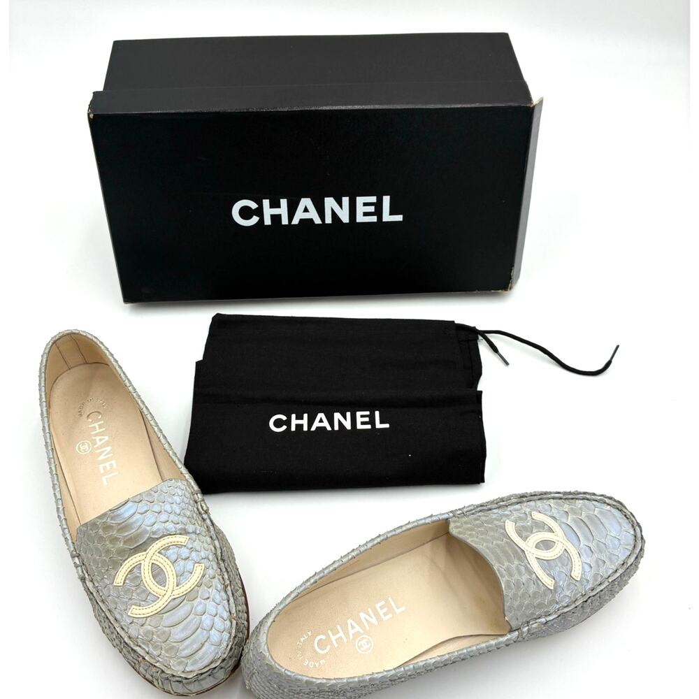 36.5 Chanel Vintage Metallic Leather CC Loafers